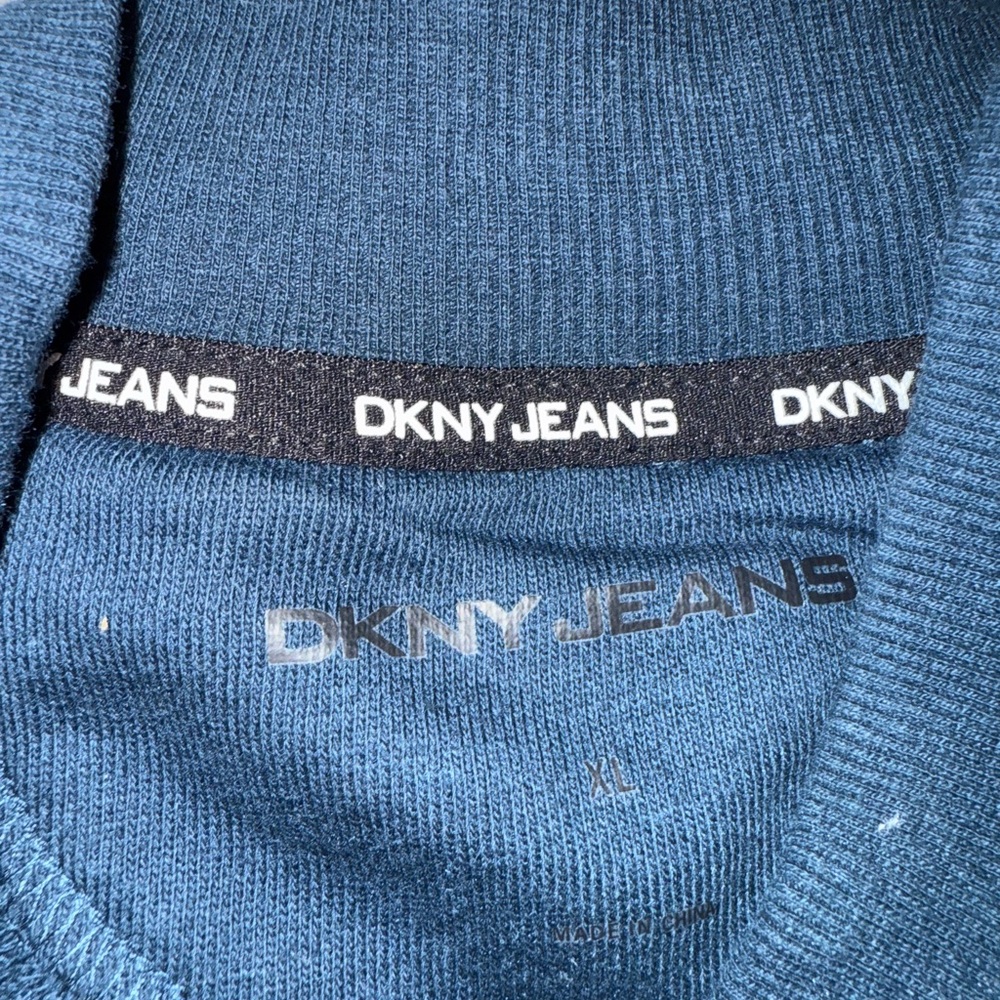 Navy DKNY sweatshirt with a relaxed fit sweater lounge lazy cute look - Picture 5 of 5